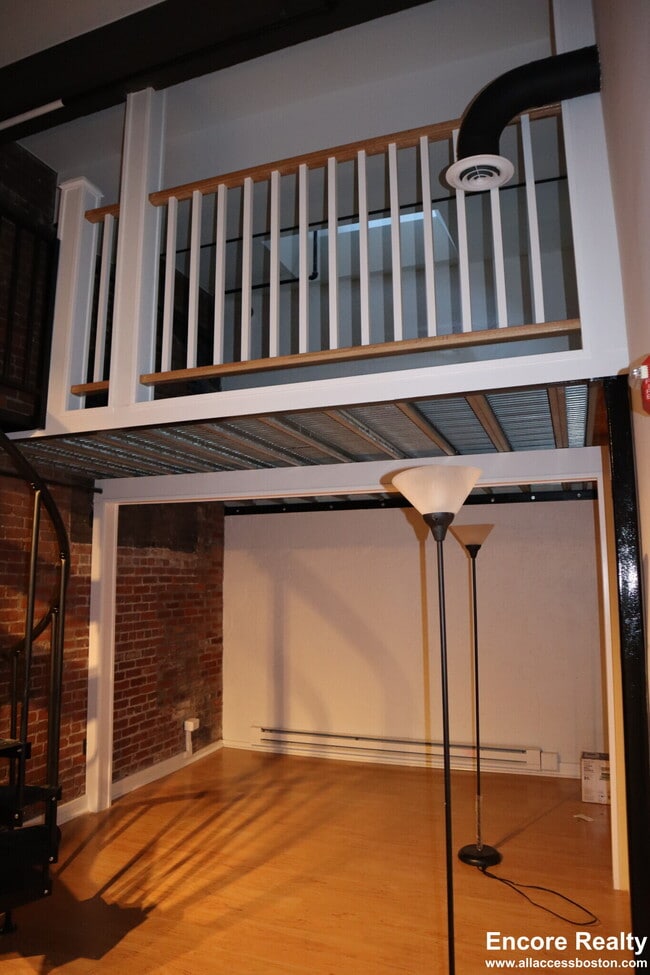 Building Photo - 254 Friend St