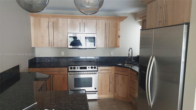 Building Photo - 255 Poinciana Island Dr