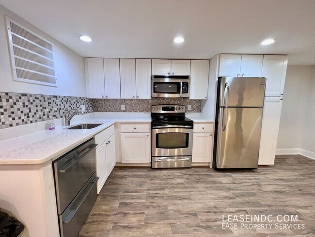 Building Photo - 1211 Park Rd NW