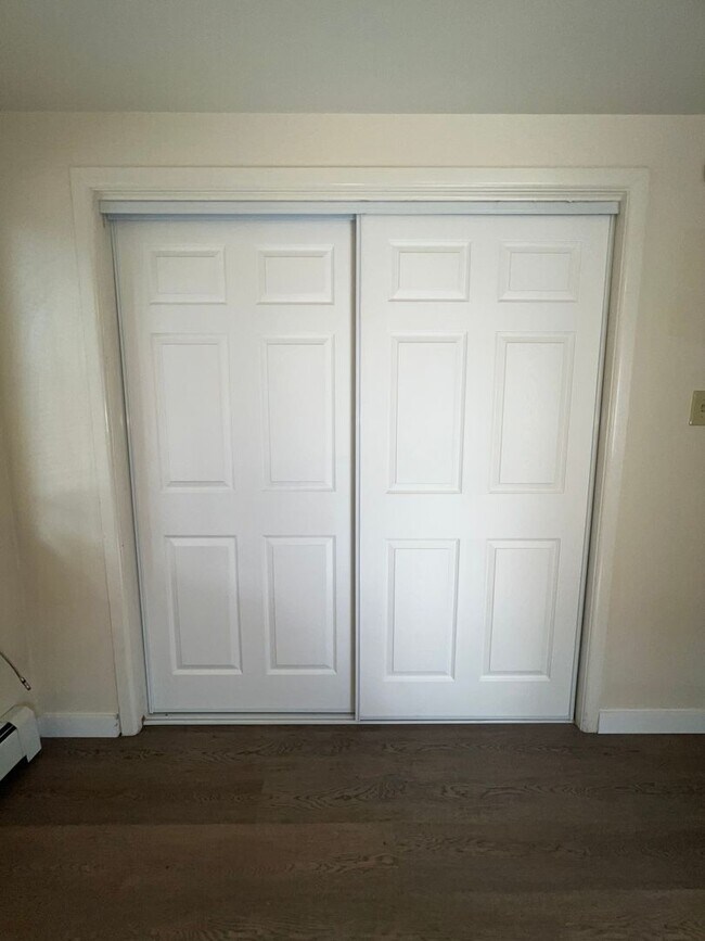 Building Photo - Robertson1001 (KC-JF)