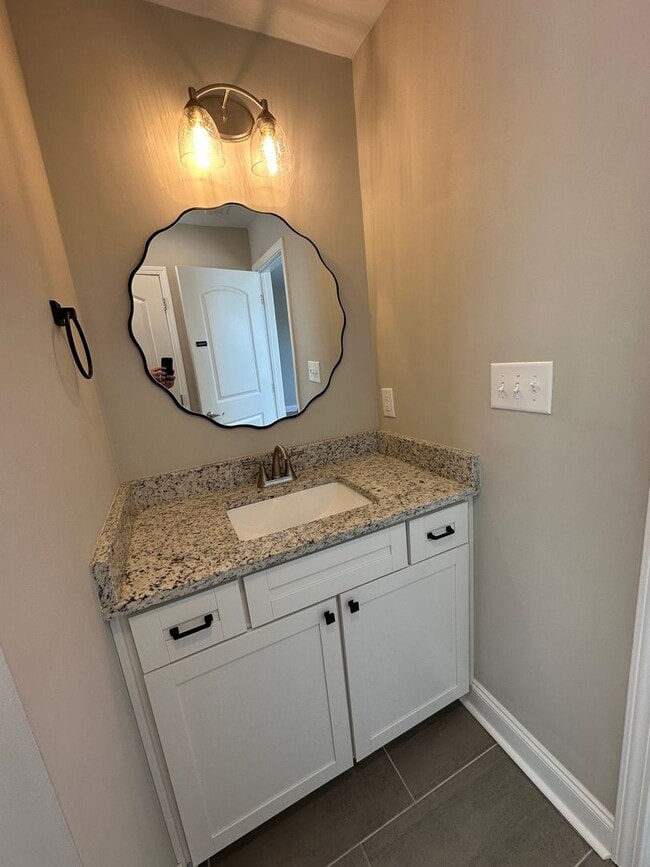 Building Photo - 3 Bed / 2.5 bath Home in Knoxville | Vaulted Ceilings | Gas Fireplace | HOA Community