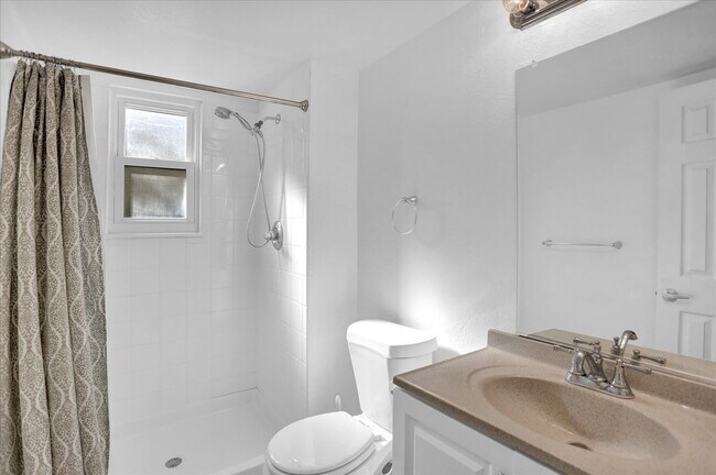 Building Photo - "Spacious 4-Bedroom Haven with 3 Full Baths in Aurora's Heart – 2068 Sq Ft of Comfort!"