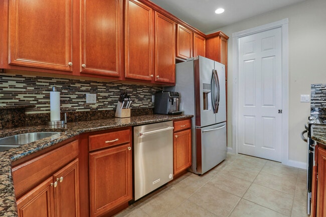 Building Photo - 1323 N Jeaga Dr