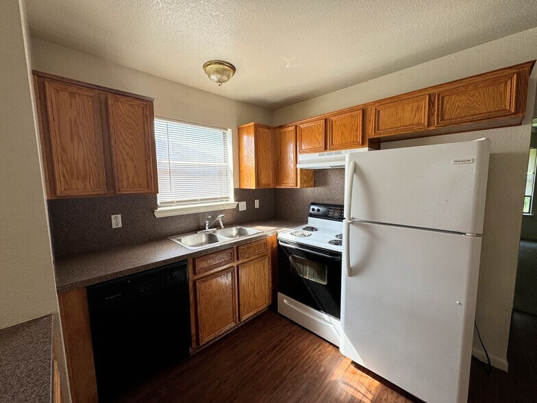 Building Photo - 1100 Lansberry Ct
