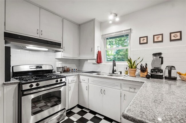 Building Photo - 1611 Ashberry Dr