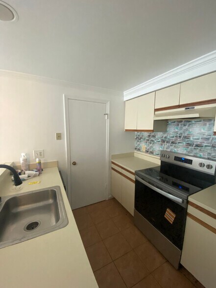 Kitchen - 4351 Pembrook Village Dr