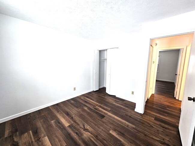 Building Photo - Completely Renovated 2 bedroom in the Holi...