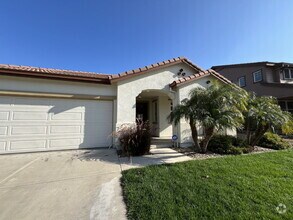 Building Photo - Tracy: $2839 3 bedroom 2 bath single story...