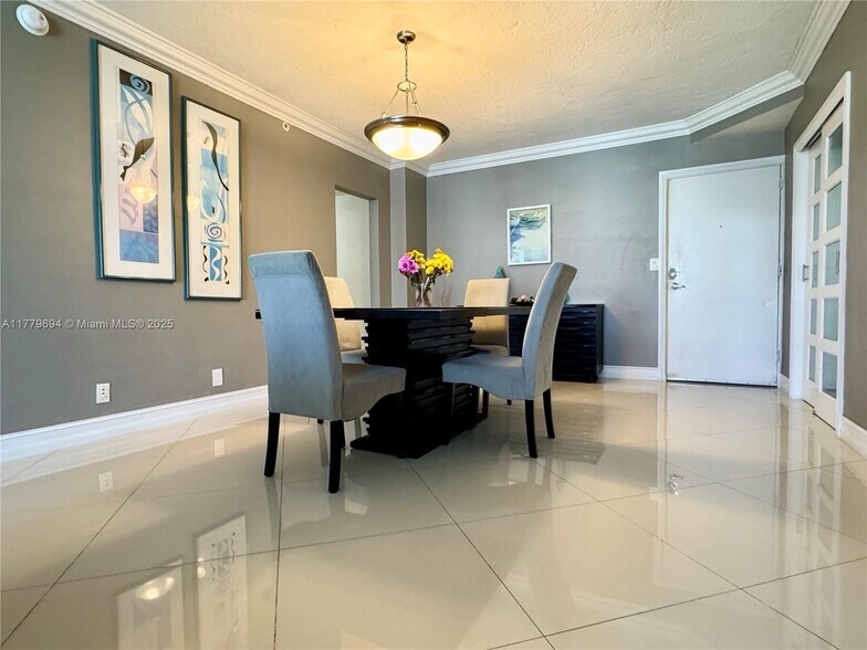 Building Photo - 3000 S Ocean Dr