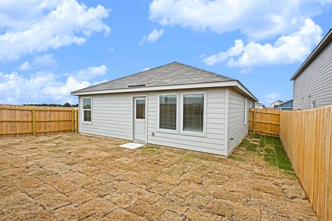 Building Photo - 2423 Shady Grv