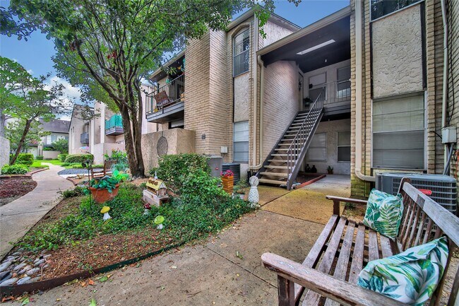 Building Photo - 2021 Spenwick Dr