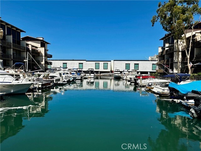 Building Photo - 7212 Marina Pacifica Dr N
