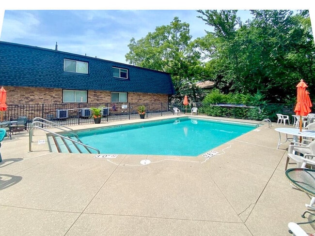 Building Photo - 204 Elmhurst Ct