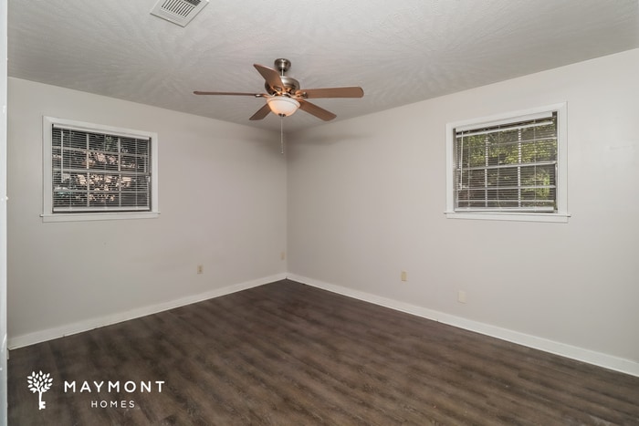 Building Photo - 5642 Brentwood Dr