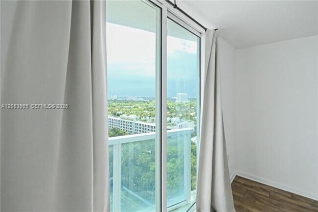 Building Photo - 2101 Brickell Ave
