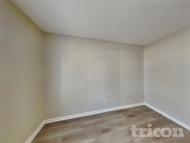 Building Photo - 204 River Song Rd