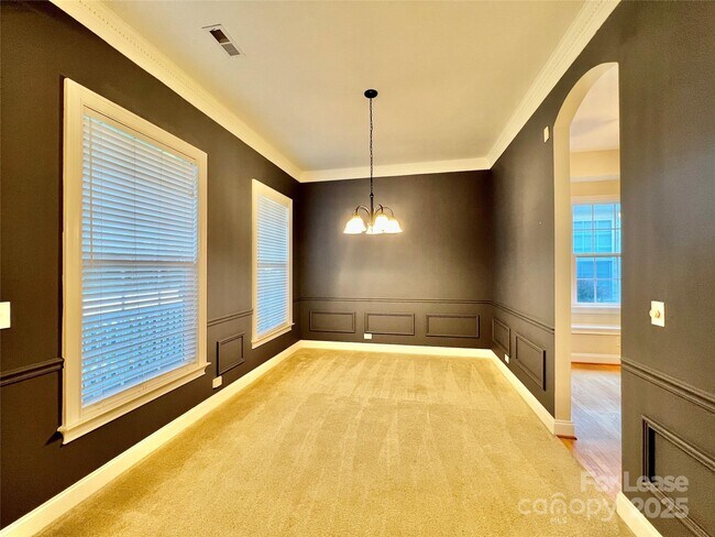 Building Photo - 1205 Gainsborough Dr