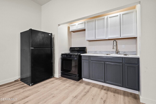 Building Photo - 511 E Nevada Ave