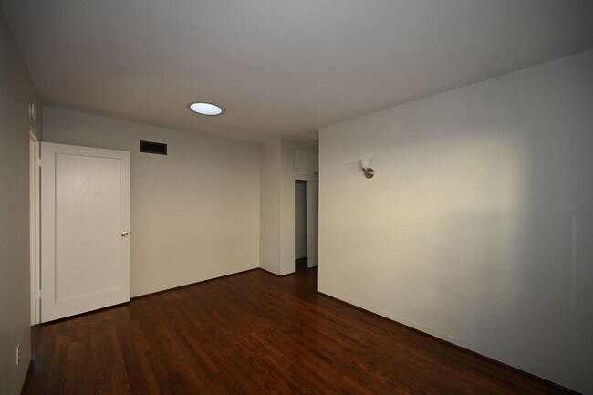 Building Photo - Beautiful Home with Gorgeous Views