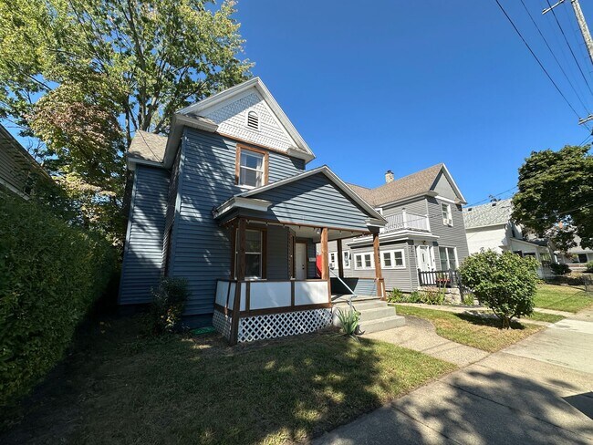 Building Photo - 443 Barth Ave SE