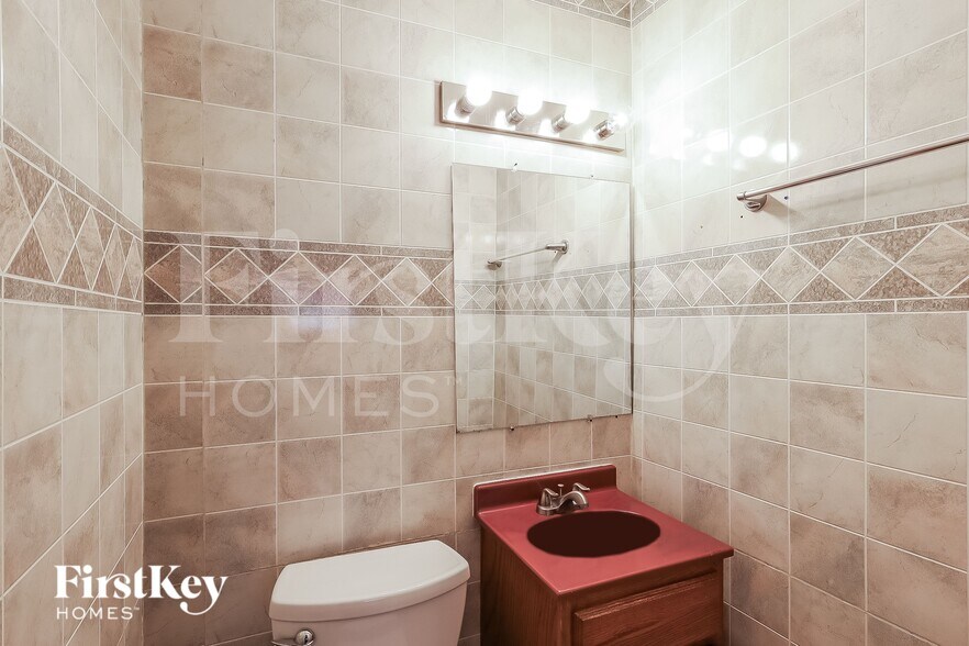 Building Photo - 4622 Karen Dr