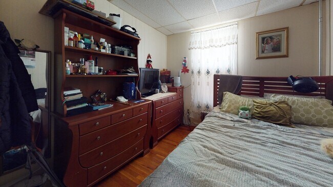 Building Photo - 46-50 Plymouth St