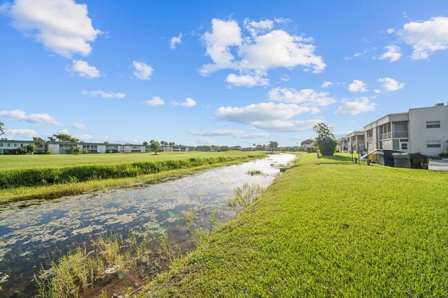 Building Photo - 716 Flanders S