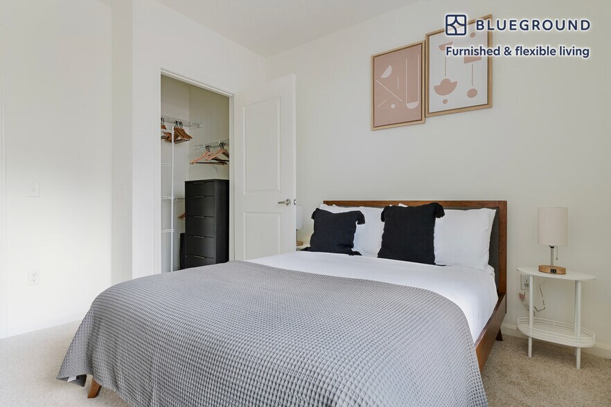 Building Photo - 333 Great River Rd