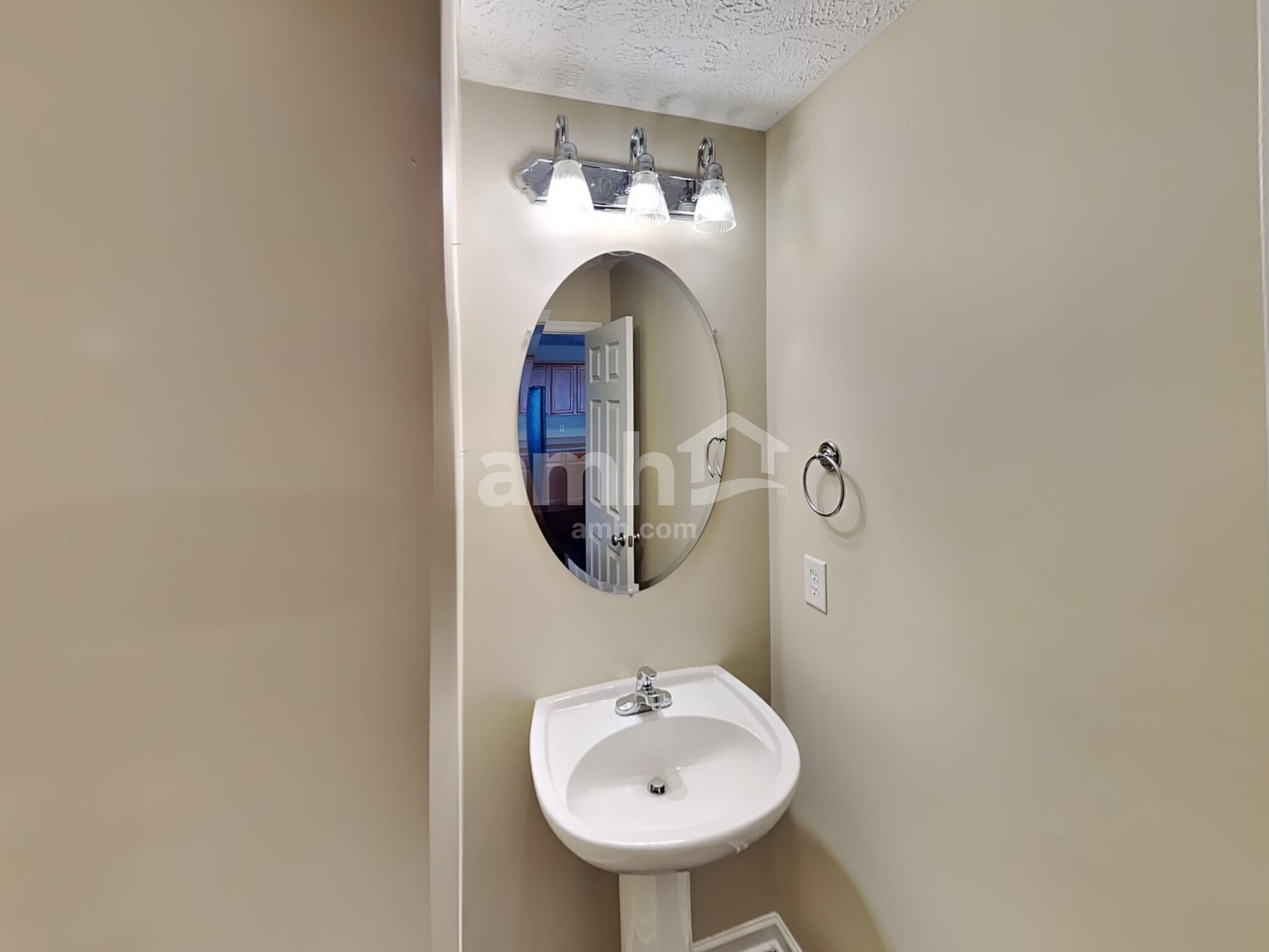 Building Photo - 313 School House Ct