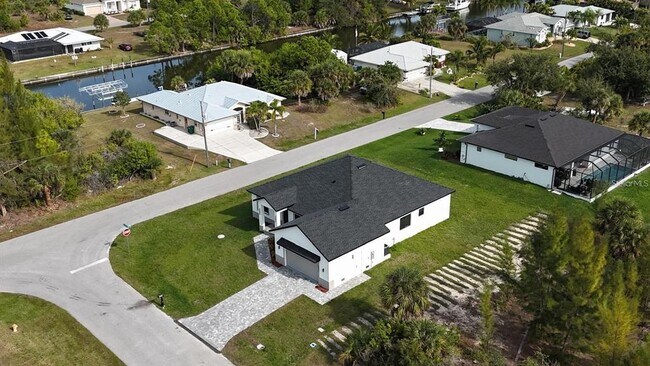 Building Photo - 10426 Live Oak Rd