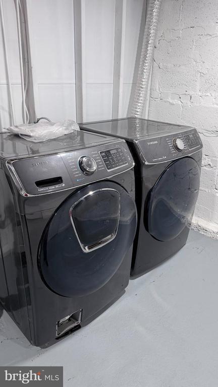 Building Photo - 5359 Ames St NE