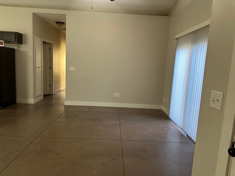 Building Photo - 4833 N Hillside Ct