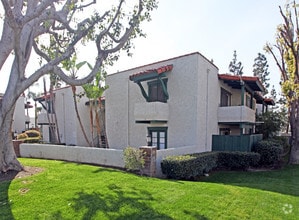 Building Photo - Los Robles