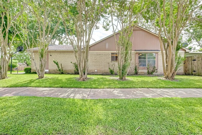 Building Photo - 16355 Sierra Grande Dr