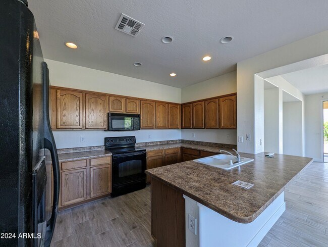 Building Photo - 15432 W Tasha Cir