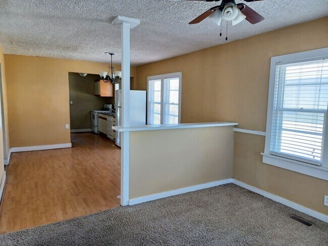 Building Photo - Cute 2 bedroom, 1 bathroom home on Southeast side