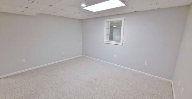 Building Photo - 3 Bed / 3 Bath Single Family Home