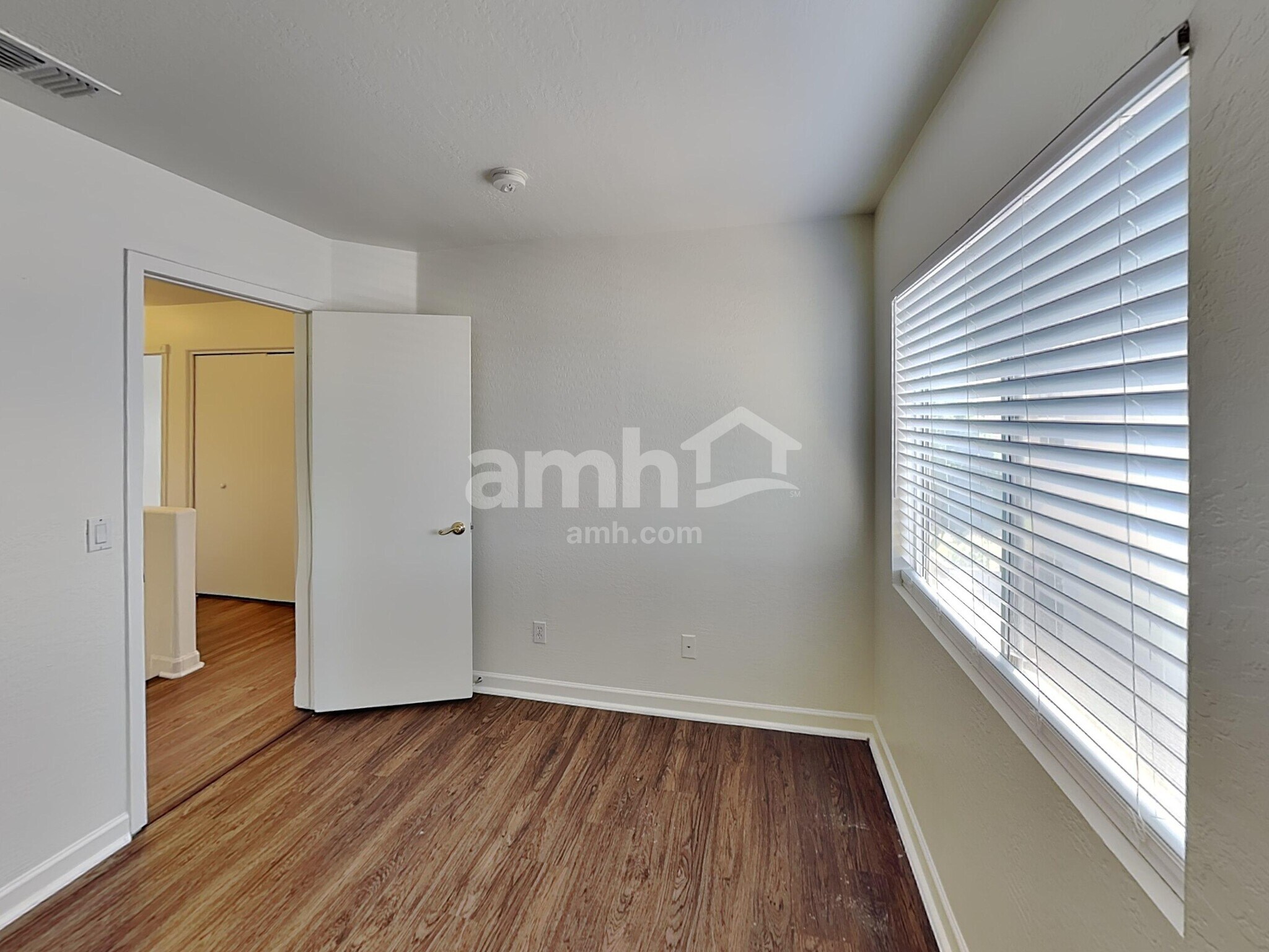 Building Photo - 11801 N Olive St