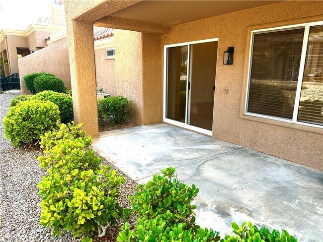 Building Photo - Summerlin 55+ Active Resort!!  Country Clu...