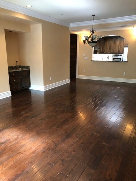 Building Photo - 11582 Moorpark St