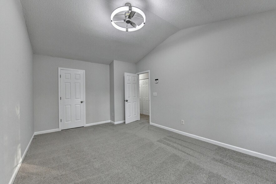 Building Photo - 3415 Oxwell Dr