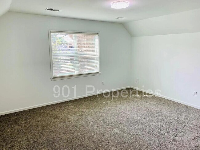 Building Photo - 1602 Bubbling Brook Dr