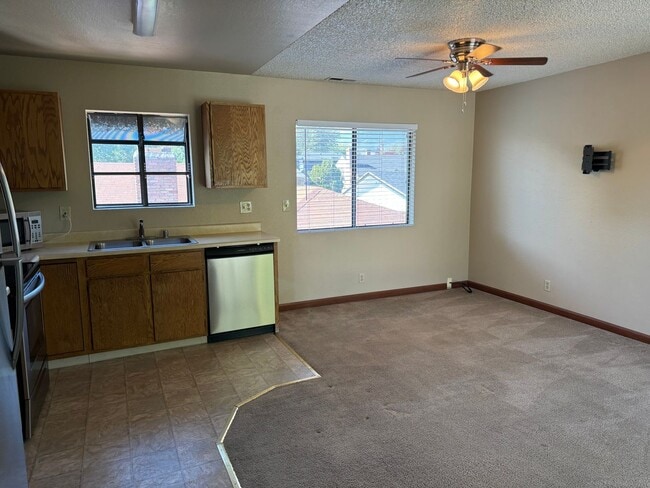 Building Photo - Caliente 4-plex