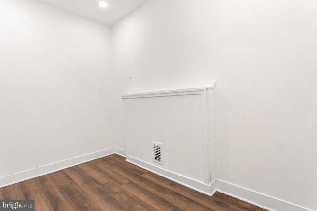 Building Photo - 2212 W Fayette St