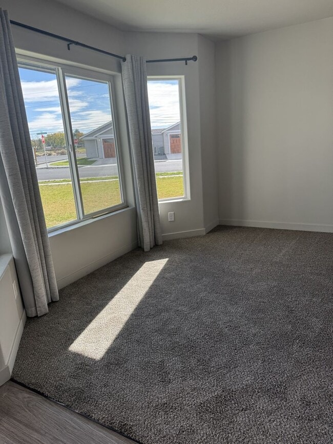 Building Photo - Open Concept Living