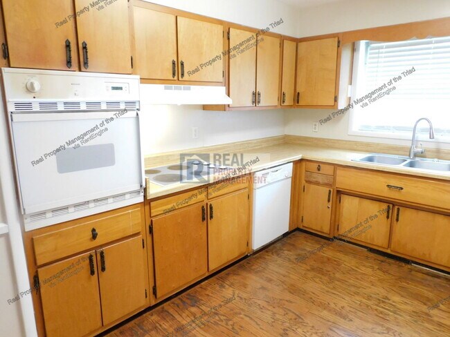 Building Photo - 604 Pineburr Rd