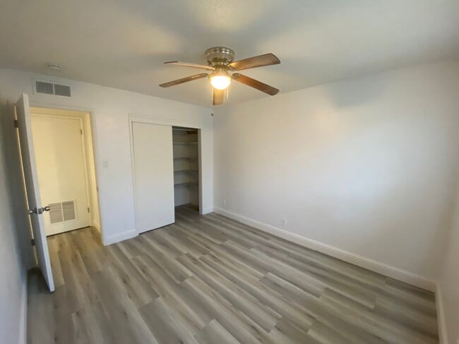 Building Photo - Updated in Lemoore