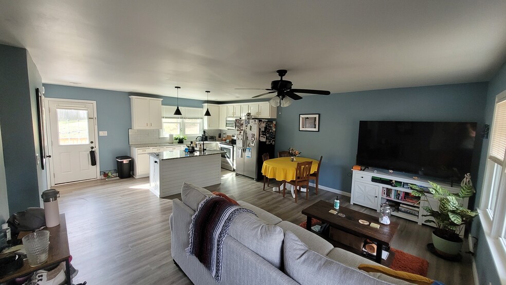 Building Photo - 400 N Third Ave