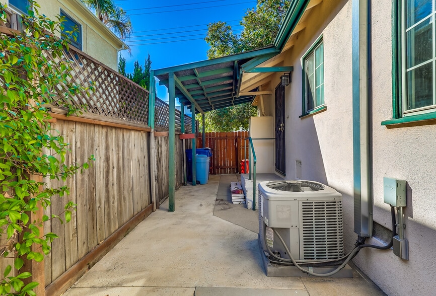 Back private patio - 11690 Margate St