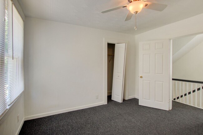Building Photo - 6 Bed, 1.5 Bath Home in Granby School Dist...